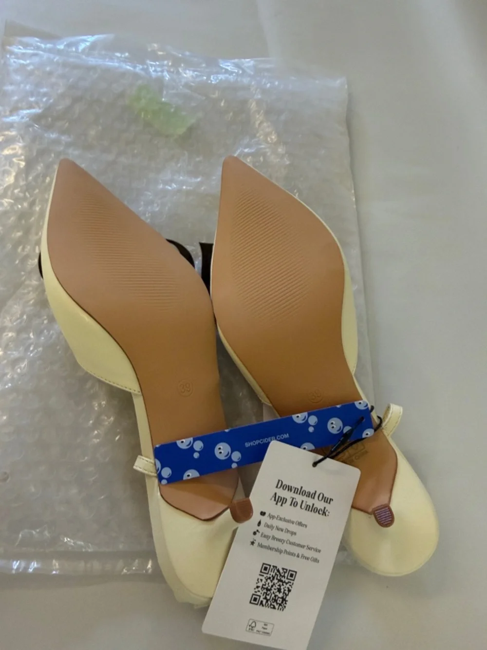 NWT.  Cider Pointed Slingback Kitten Heel Pumps in Pale Yellow - Picture 6 of 8